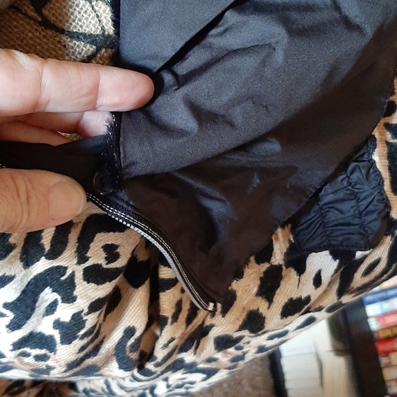 Beautiful animal print sweater jacket - Picture 3 of 8